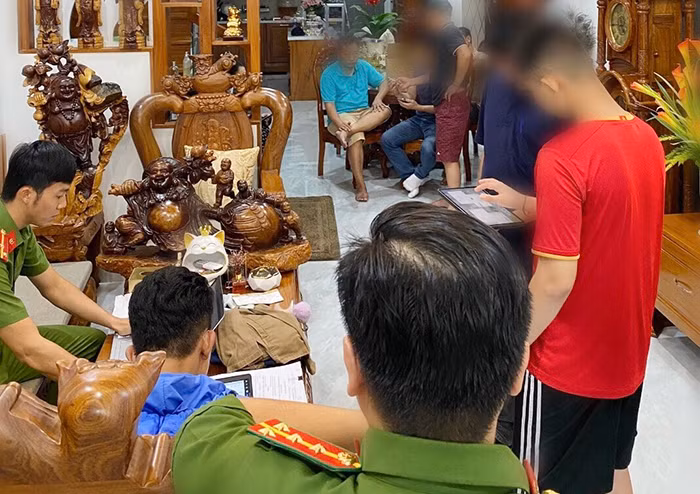 Triệt phá nhóm đối tượng chuyên thành lập Công ty “ma” để bán trái phép hóa đơn GTGT -0