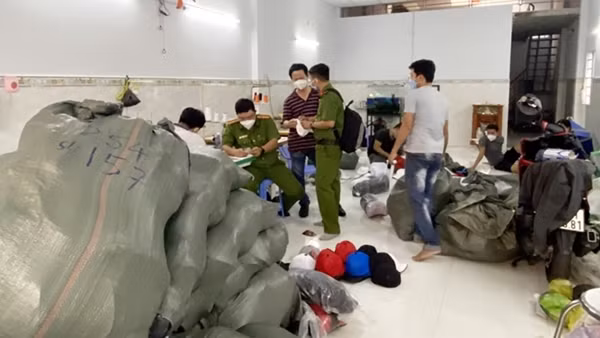 Đề nghị truy tố 6 bị can&nbsp;sản xuất, buôn bán hàng giả