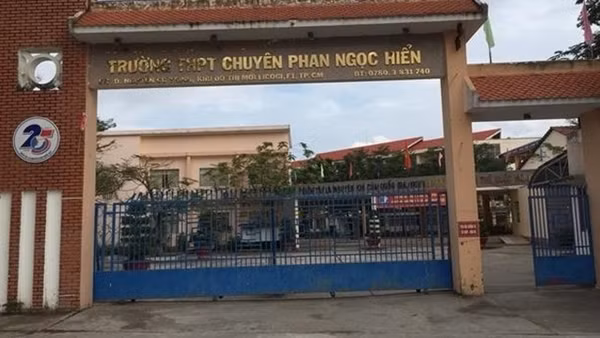 Giám thị có vô can trong vụ nam sinh bị điểm 0 do ngủ quên tại phòng thi?