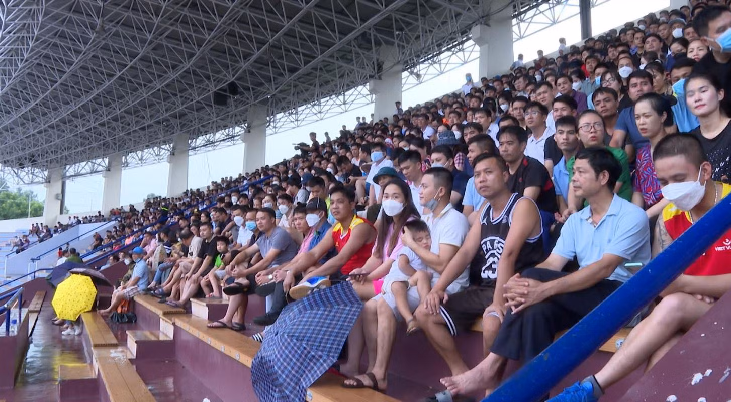 Bộ trưởng Tô Lâm động viên đội bóng đá CAND tại Phú Thọ -0
