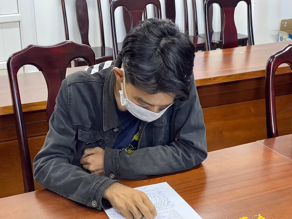 Giả mạo cán bộ Công an, đăng thông tin sai sự thật -0