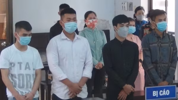 Chặn quốc lộ để đua xe, nhóm "quái xế" lãnh án