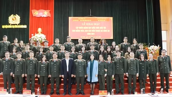 Đào tạo, bồi dưỡng đội ngũ cán bộ Công an người dân tộc thiểu số trong tình hình mới