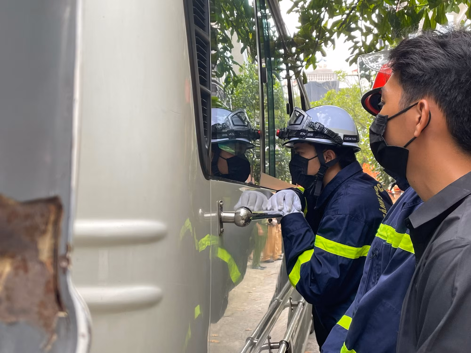 Gia đình đón anh về! -0