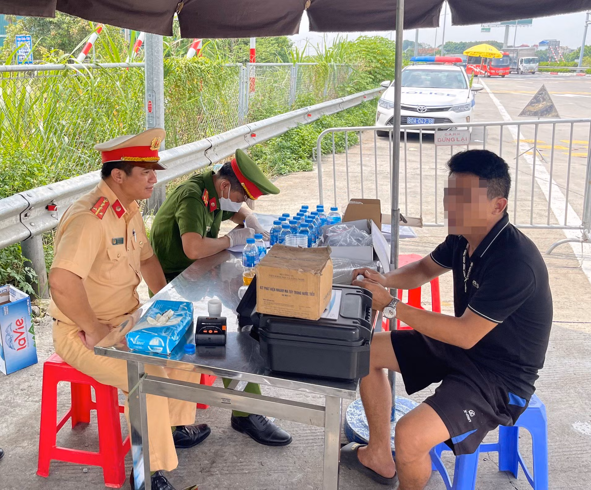 Phát hiện lái xe dương tính với ma tuý trên đường cao tốc Pháp Vân - Ninh Bình -0