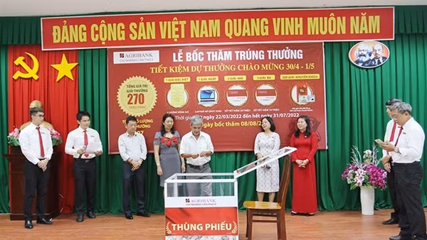 Agribank Chi nhánh Cần Thơ II tổ chức bốc thăm trúng thưởng Chương trình huy động tiết kiệm