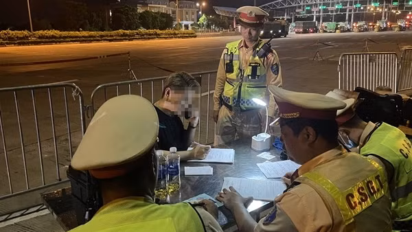Kiểm tra trên cao tốc, phát hiện tài xế dùng ma tuý