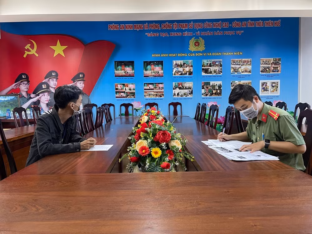 Giả mạo cán bộ Công an, đăng thông tin sai sự thật -0