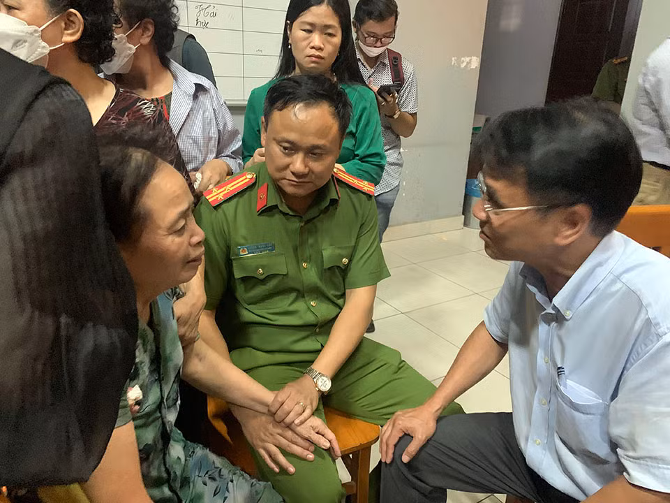 Quặn lòng trước nỗi đau của gia đình 3 chiến sĩ Công an anh dũng hy sinh trong biển lửa -0