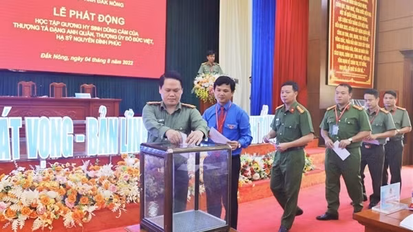 Công an tỉnh Đắk Nông phát động học tập gương&nbsp;dũng cảm của 3 liệt sĩ
