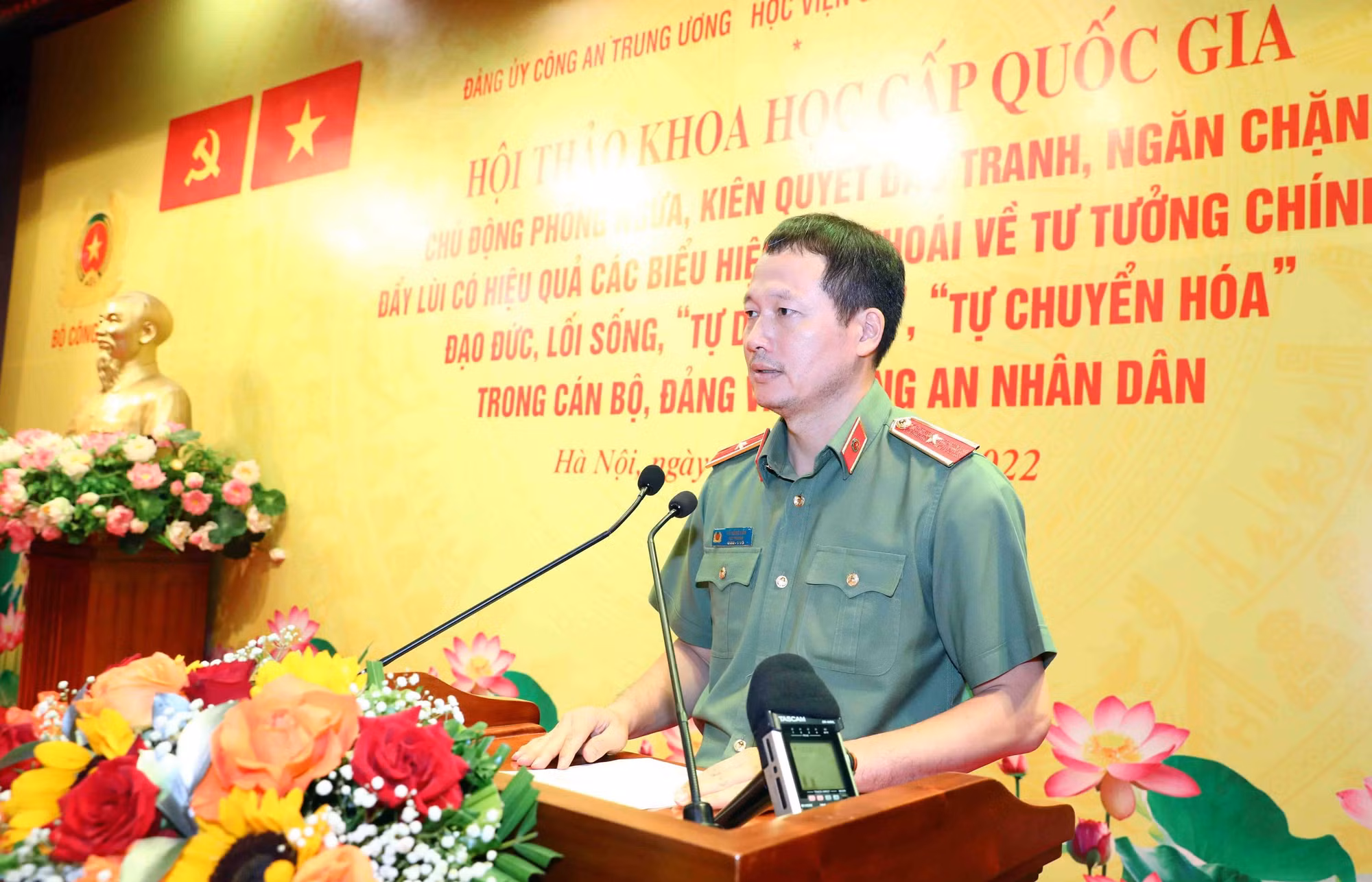 Kiên quyết làm trong sạch đội ngũ cán bộ, đảng viên CAND -3