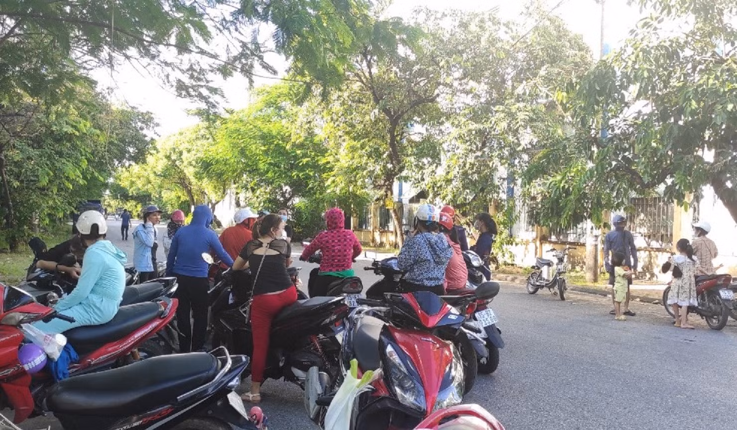 Hơn 600 công nhân bàng hoàng vì doanh nghiệp bất ngờ chấm dứt hợp đồng -0