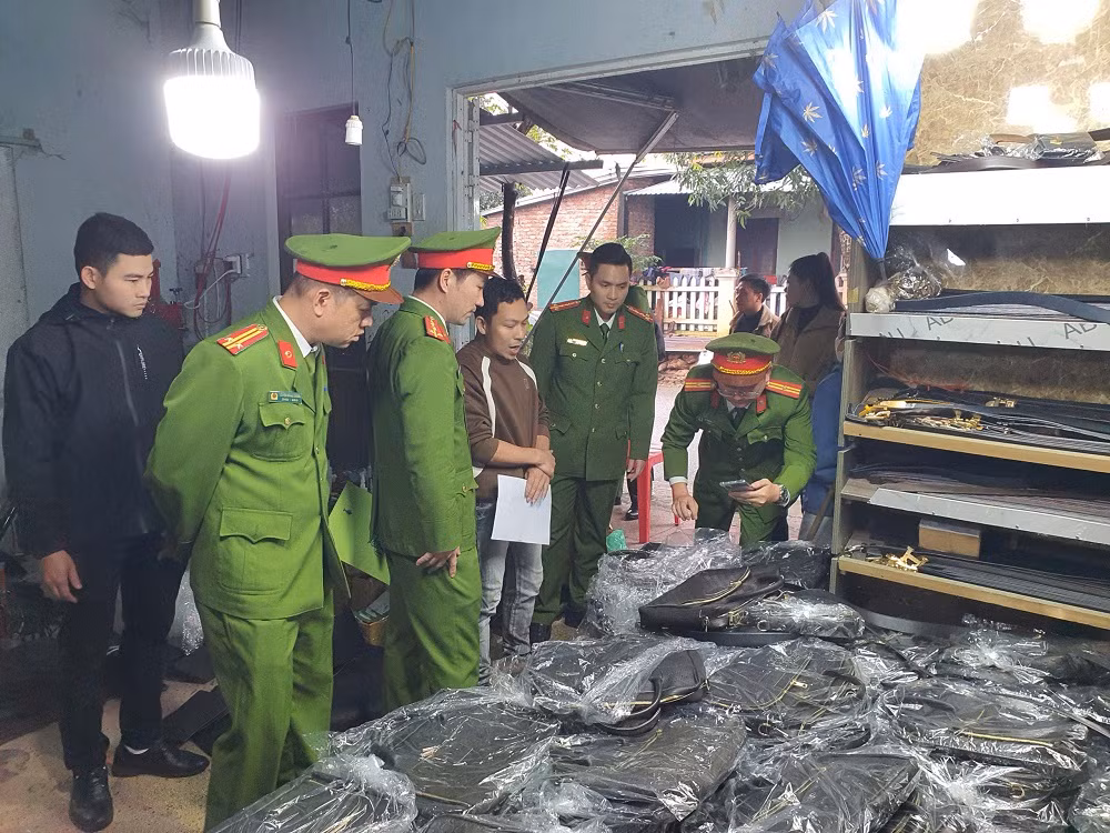 Phá chuyên án sản xuất hàng “nhái” các thương hiệu nổi tiếng -0