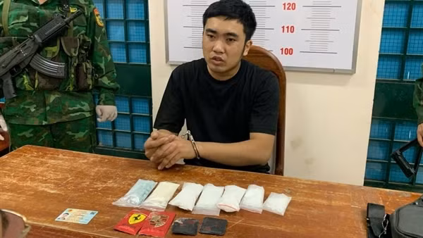 Giấu ma túy trong quần lót vận chuyển qua biên giới