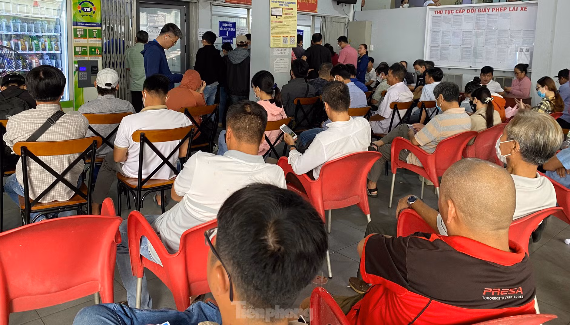 Nộp hồ sơ cấp đổi Giấy phép lái xe trực tiếp tại TP Hồ Chí Minh cao gấp nhiều lần trực tuyến -0