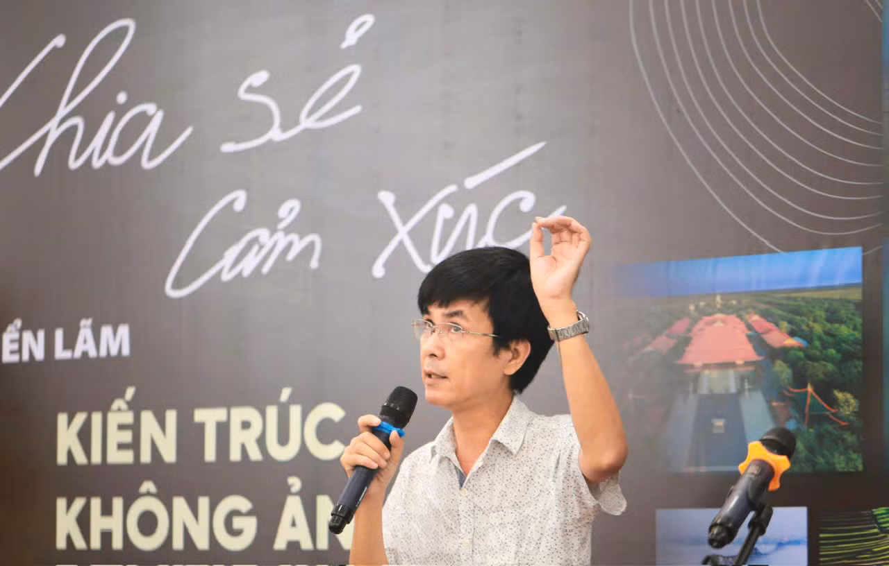 ​​​​​​​Nghệ sĩ nhiếp ảnh Giang Sơn Đông - Bay trên nóc nhà thành phố -1