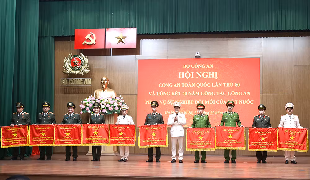 Thăng cấp bậc hàm cấp Tướng, trao phần thưởng cao quý của Đảng, Nhà nước tặng các tập thể, cá nhân -1