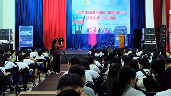 Sân khấu hóa nội dung tuyên truyền về ma túy trong học đường