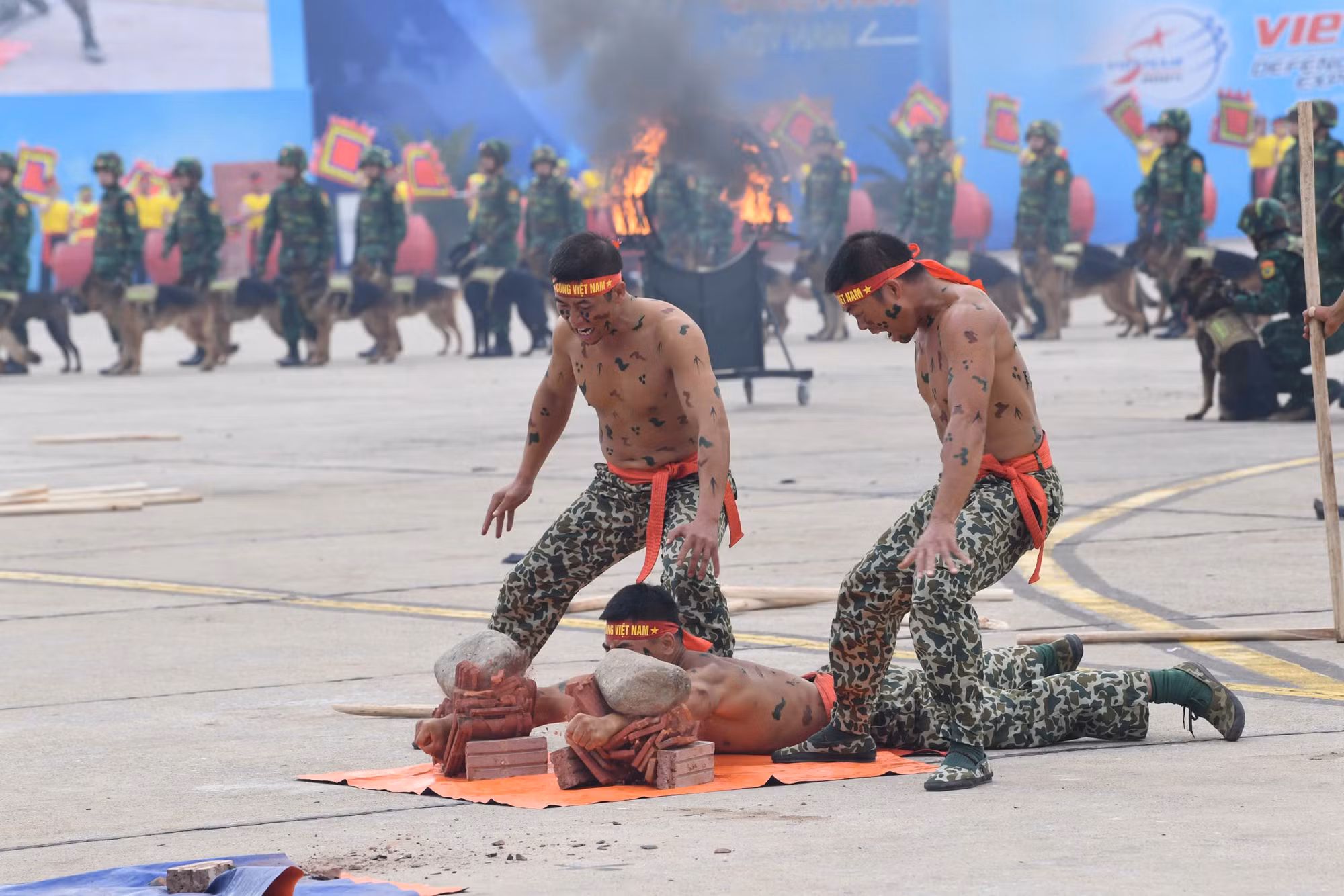 Lực lượng Đặc công bản lĩnh, kiên cường -0