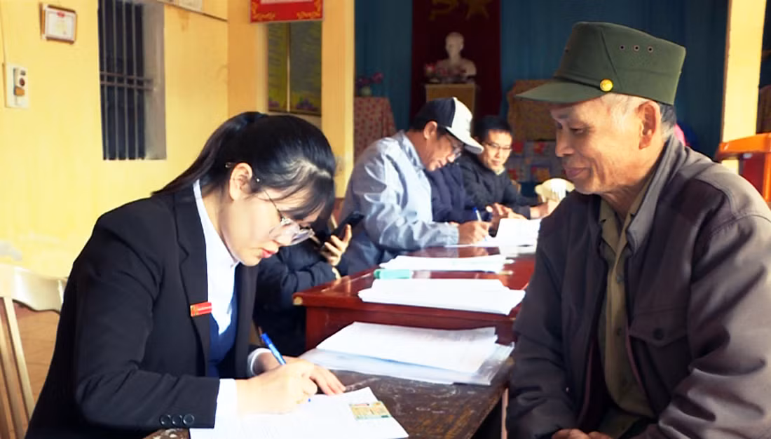 Đẩy nhanh chi trả lương hưu, trợ cấp BHXH&nbsp;qua tài khoản ngân hàng -0