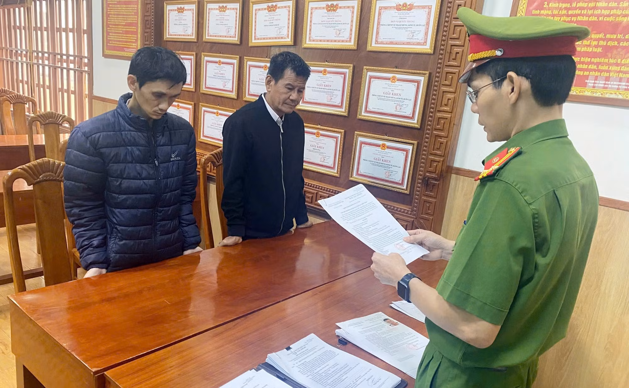 Khởi tố nguyên giám đốc và phó giám đốc làm giả 26 hóa đơn giá trị gia tăng -0
