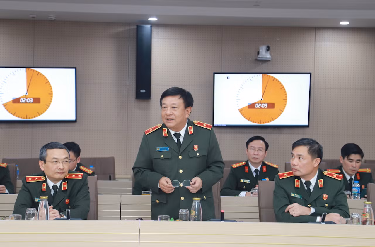 Đại biểu thảo luận tại Tổ 1.