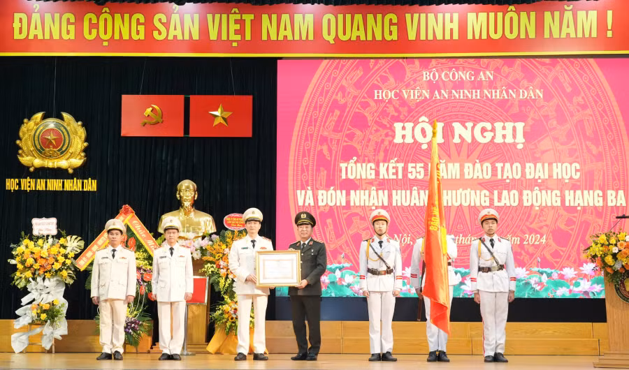 Học viện ANND tổng kết 55 năm đào tạo đại học và đón nhận Huân chương Lao động hạng Ba -0