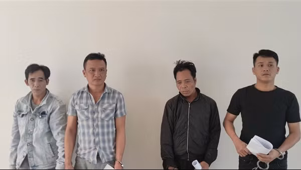 Phá nhóm trộm chó nguy hiểm, thu giữ 4 xe ô tô và súng điện tự chế
