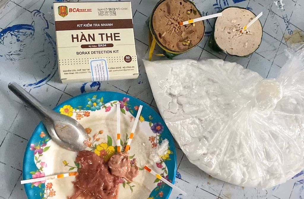 Phát hiện gần 1 tấn chả chứa hàn the, khởi tố bắt giam chủ cơ sở sản xuất -0