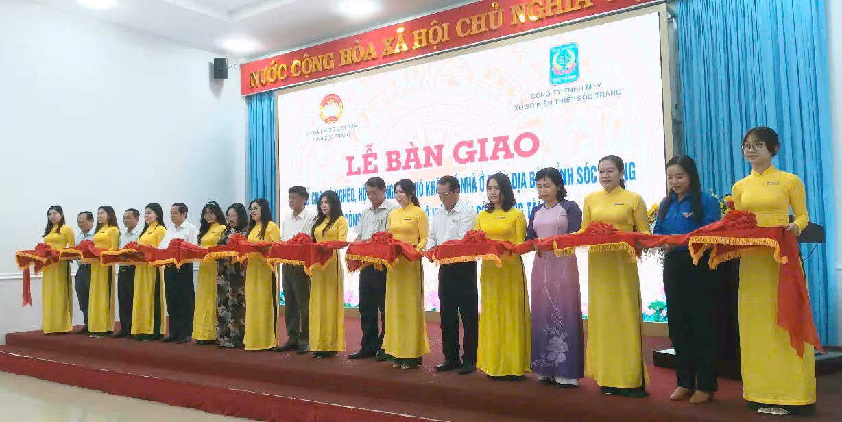 Nhiều hộ dân ở Sóc Trăng nhận nhà trước thềm xuân mới -0