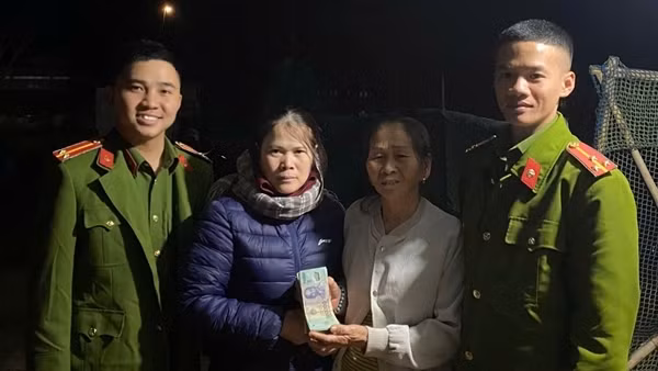 Nhặt được 11 triệu đồng, nữ nông dân tìm người trả lại