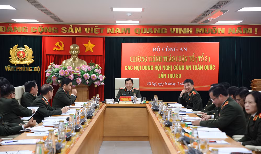 Thứ trưởng Lê Văn Tuyến điều hành thảo luận tại Tổ 3.