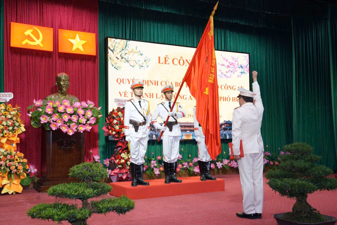Công bố quyết định thành lập Công an thành phố Huế -0