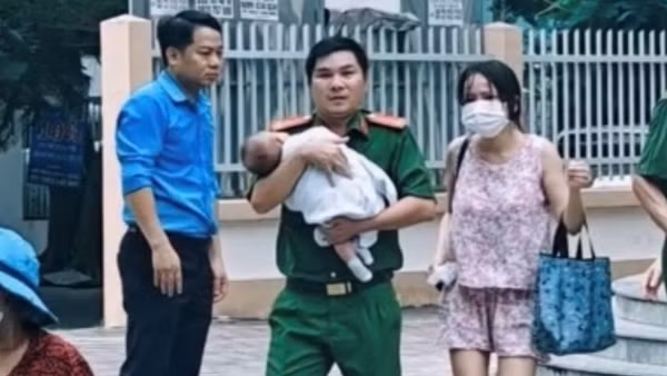 Cứu cháu bé và nhiều người bị ngạt khói trong vụ cháy căn hộ tầng 14