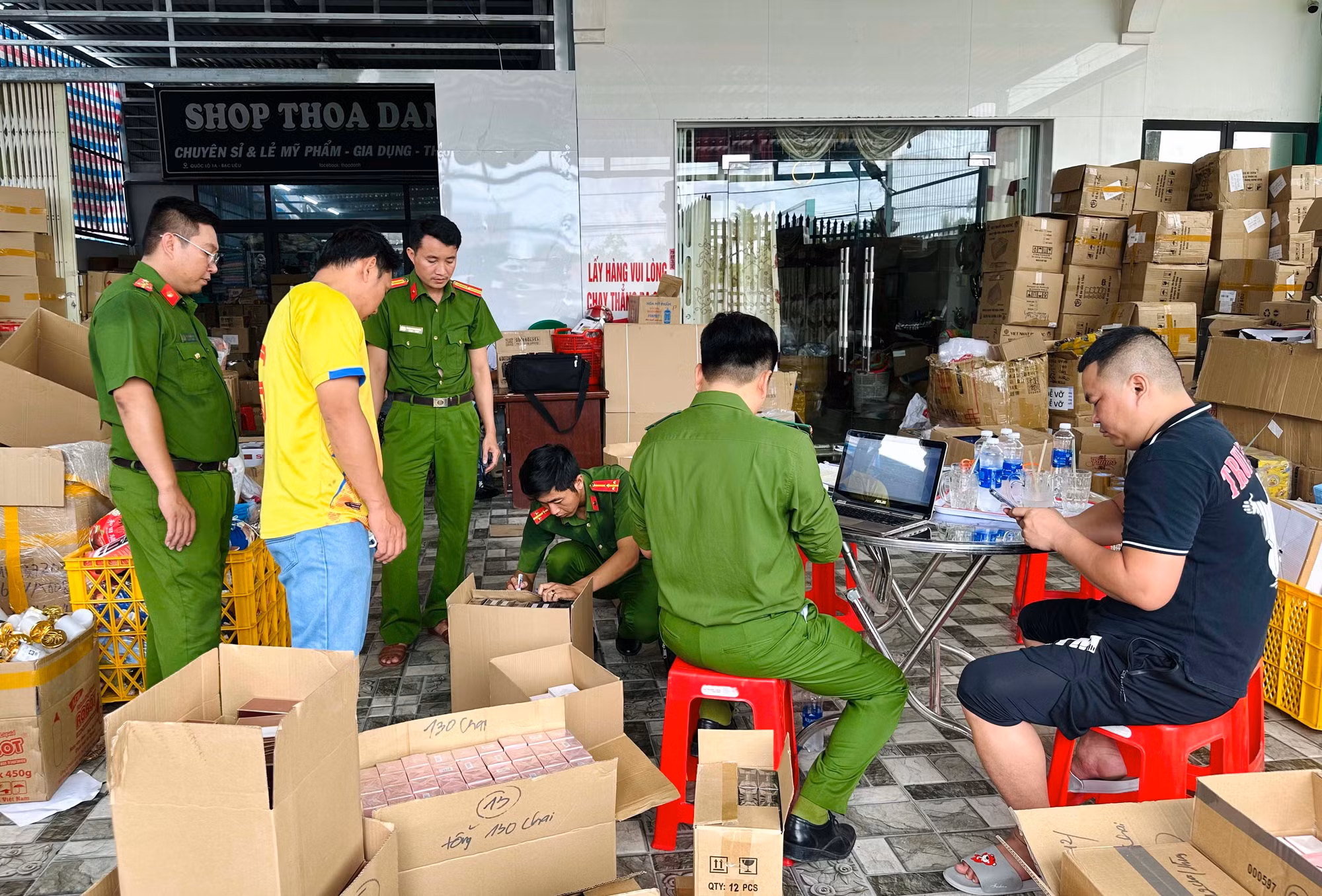Không để hàng lậu, hàng giả xâm nhập thị trường Tết -0