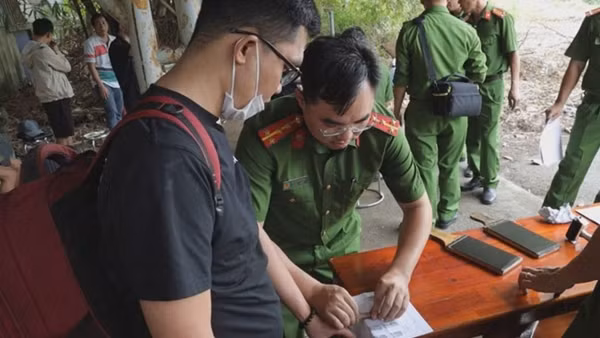 Trần tình cay đắng của những người trở về từ hang ổ của bọn buôn người