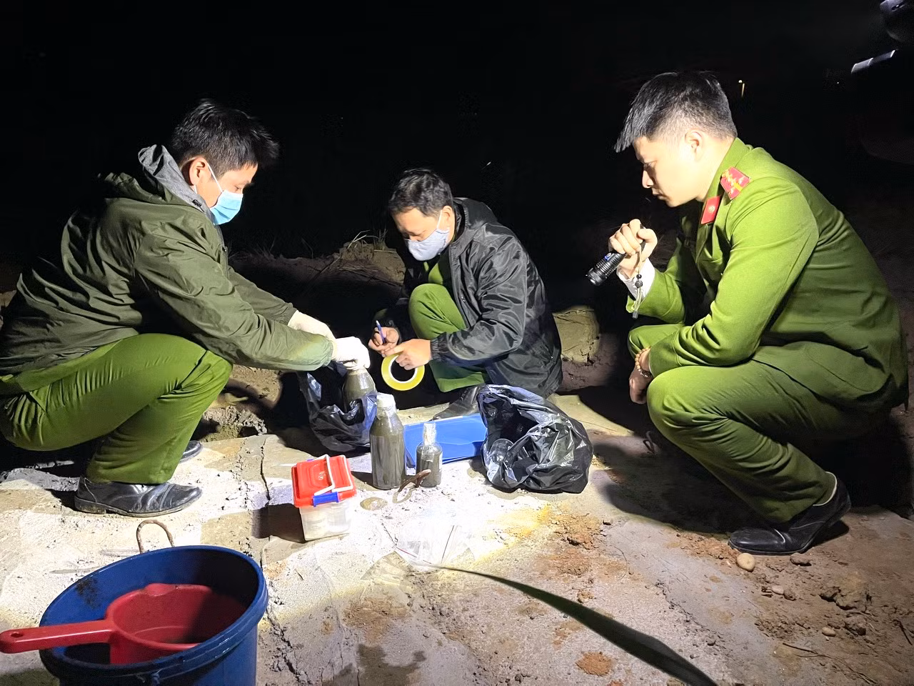 Bắt quả tang Công ty Cổ phần Hồ Toản xả thải trực tiếp ra sông Chảy -0