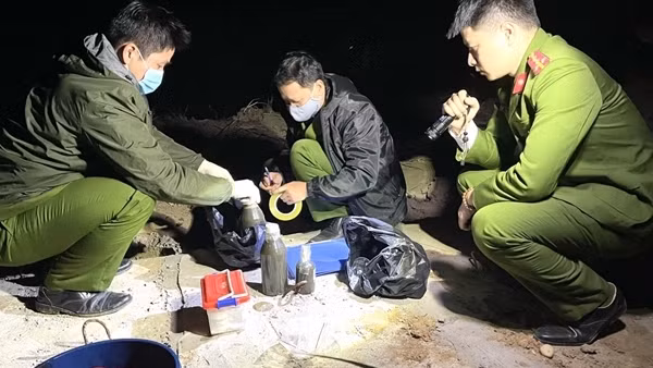 Bắt quả tang Công ty Cổ phần Hồ Toản ở Tuyên Quang xả thải trực tiếp ra sông Chảy