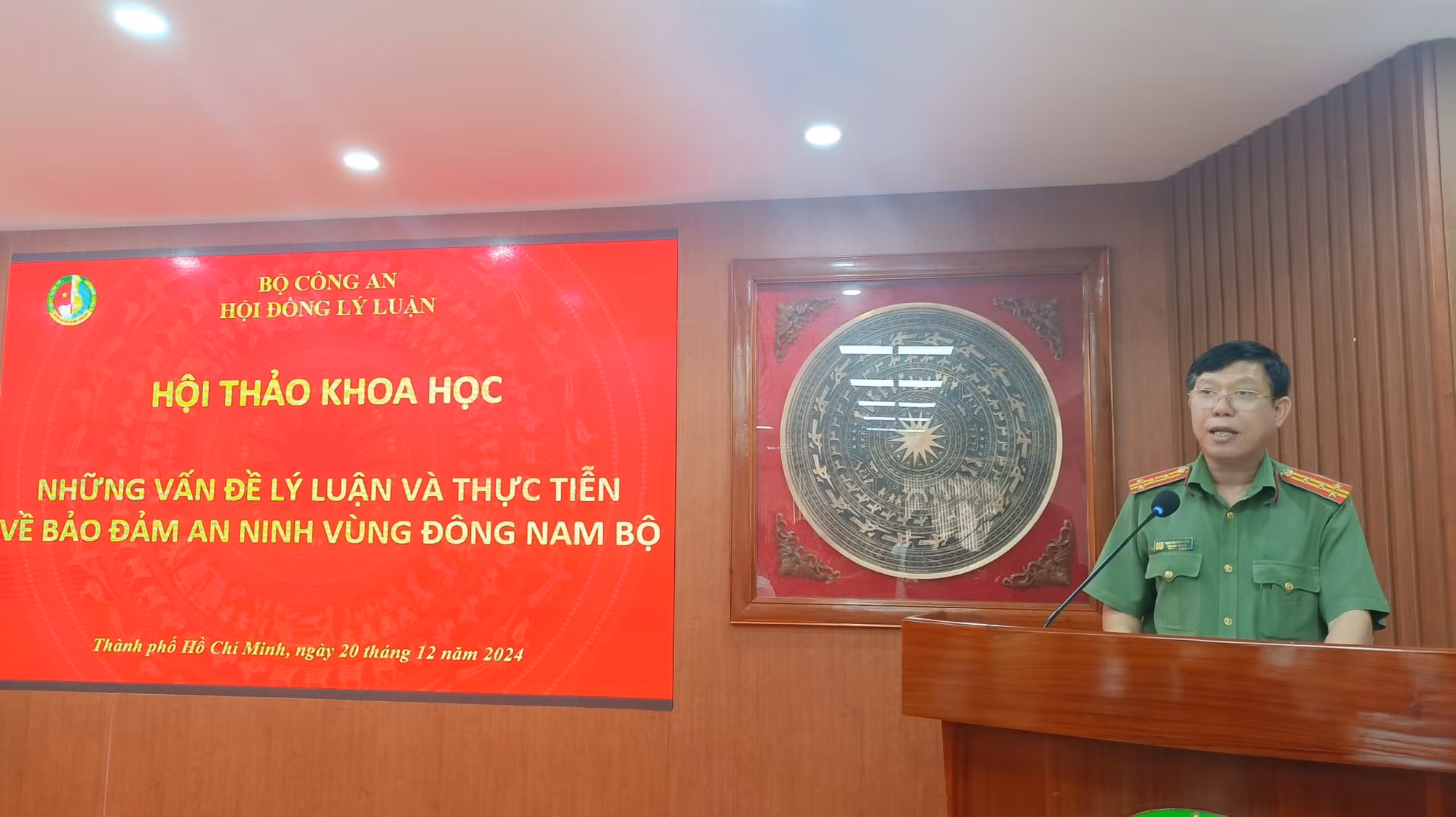 &nbsp;Những vấn đề lý luận và thực tiễn về bảo đảm an ninh vùng Đông Nam Bộ -0