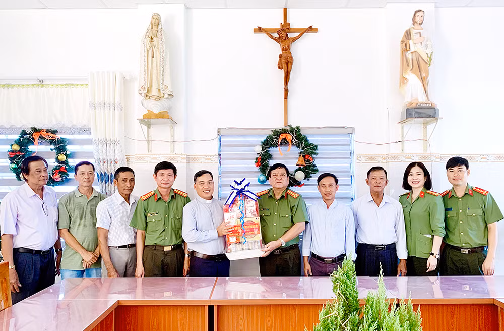 Đồng bào lương, giáo chung tay xây dựng quê hương -1