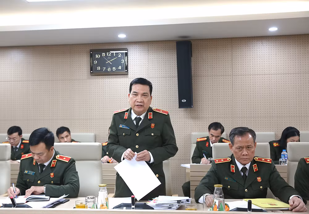 Đại biểu thảo luận tại Tổ 5.