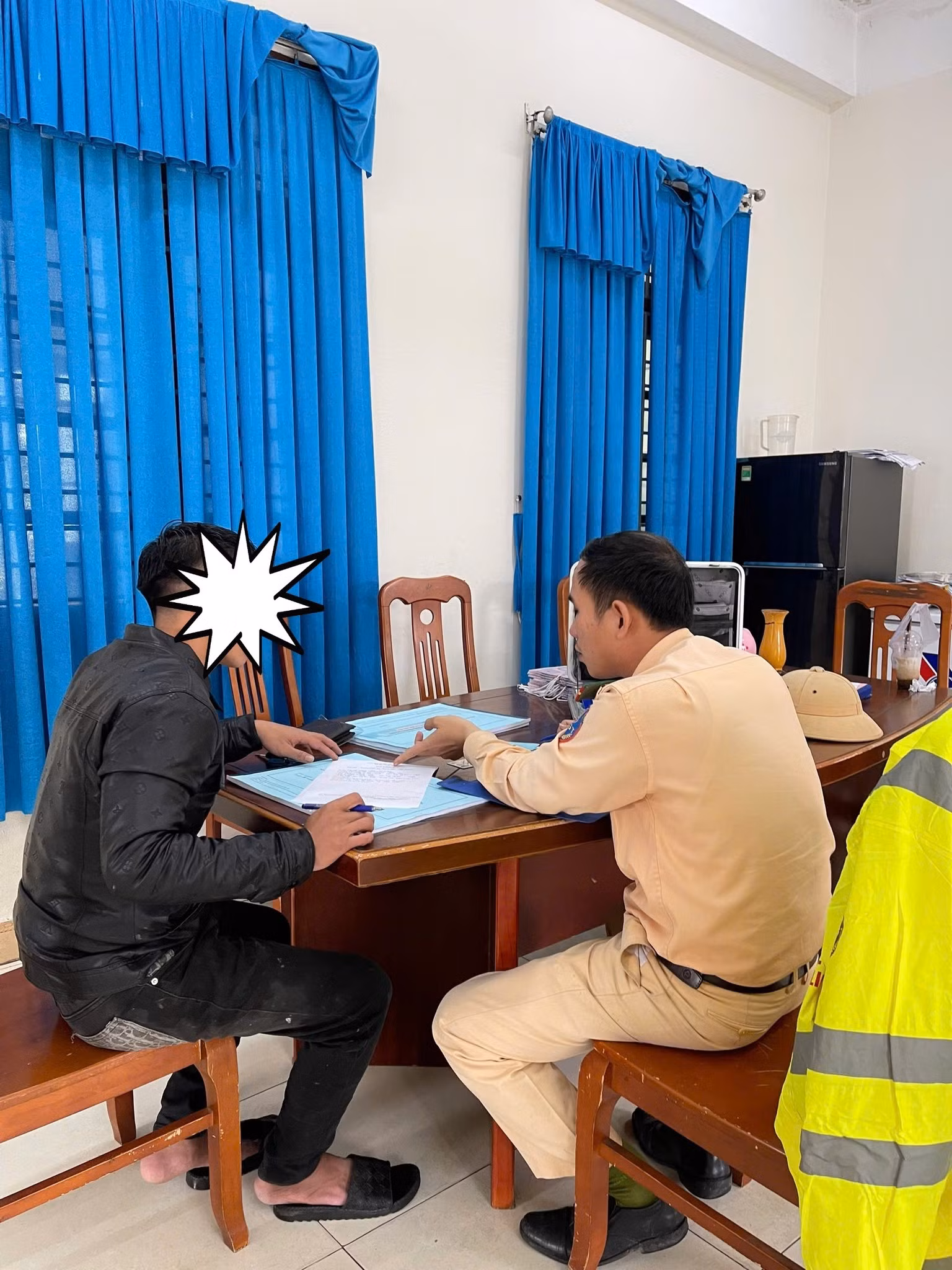 CSGT truy vết phương tiện thải bùn, đất xuống đường gây mất ATGT -0
