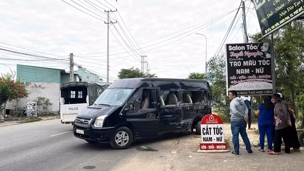 2 công nhân tử vong sau vụ tai nạn giao thông giữa hai xe ô tô