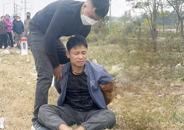 Bắt giữ đối tượng vận chuyển 2 bánh heroin, thu giữ thêm ma túy tổng hợp và pháo hoa -0