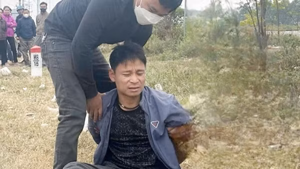 Bị bắt khi đang lái xe chở 2 bánh heroin, khám xét lộ diện thêm hồng phiến, pháo lậu
