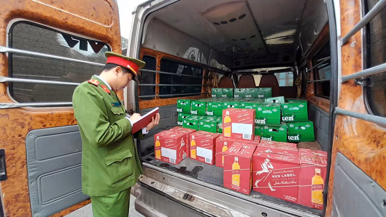 Các lực lượng vũ trang liên tục bắt giữ ma túy và hàng lậu qua biên giới Quảng Trị -0