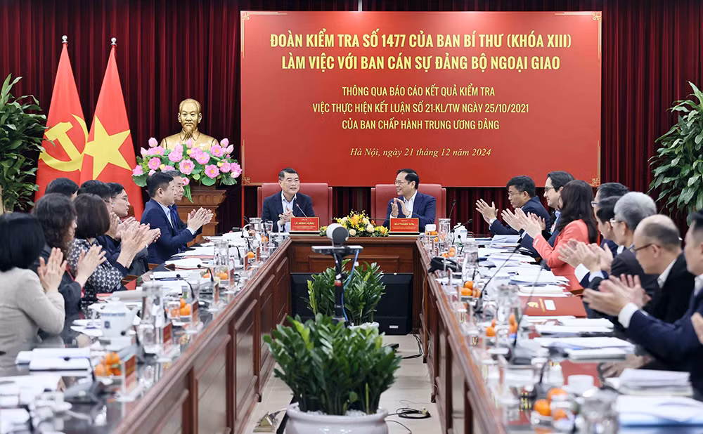 vna_potal_doan_kiem_tra_1477_cua_ban_bi_thu_lam_viec_voi_ban_can_su_dang_bo_ngoai_giao__7768866.jpg -0