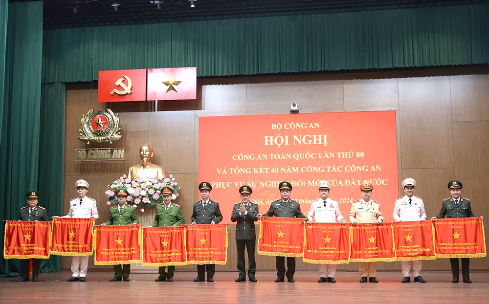 Thăng cấp bậc hàm cấp Tướng, trao phần thưởng cao quý của Đảng, Nhà nước tặng các tập thể, cá nhân -1