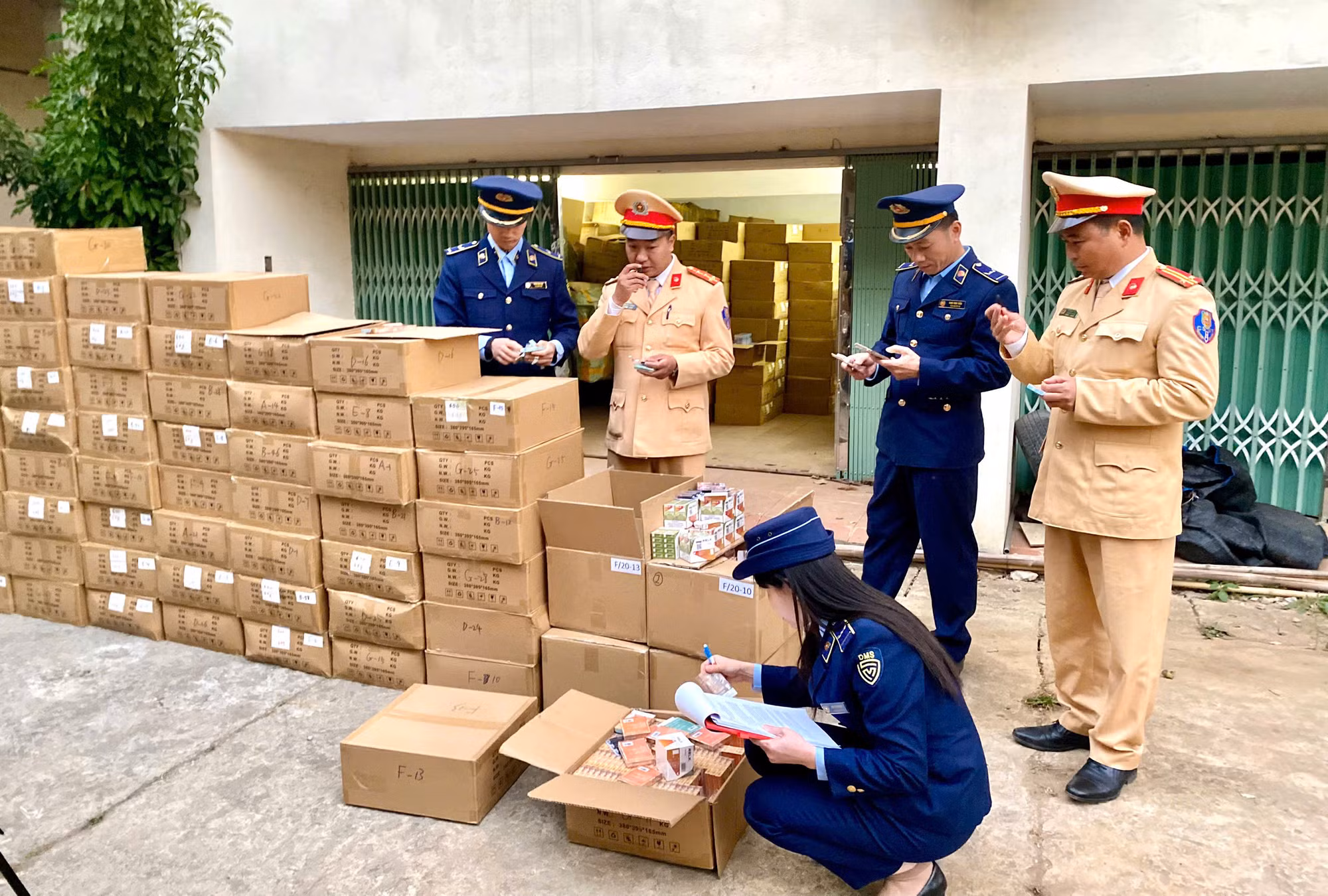 Phát hiện, thu giữ 111.000 linh kiện thuốc lá điện tử không rõ nguồn gốc xuất xứ -0