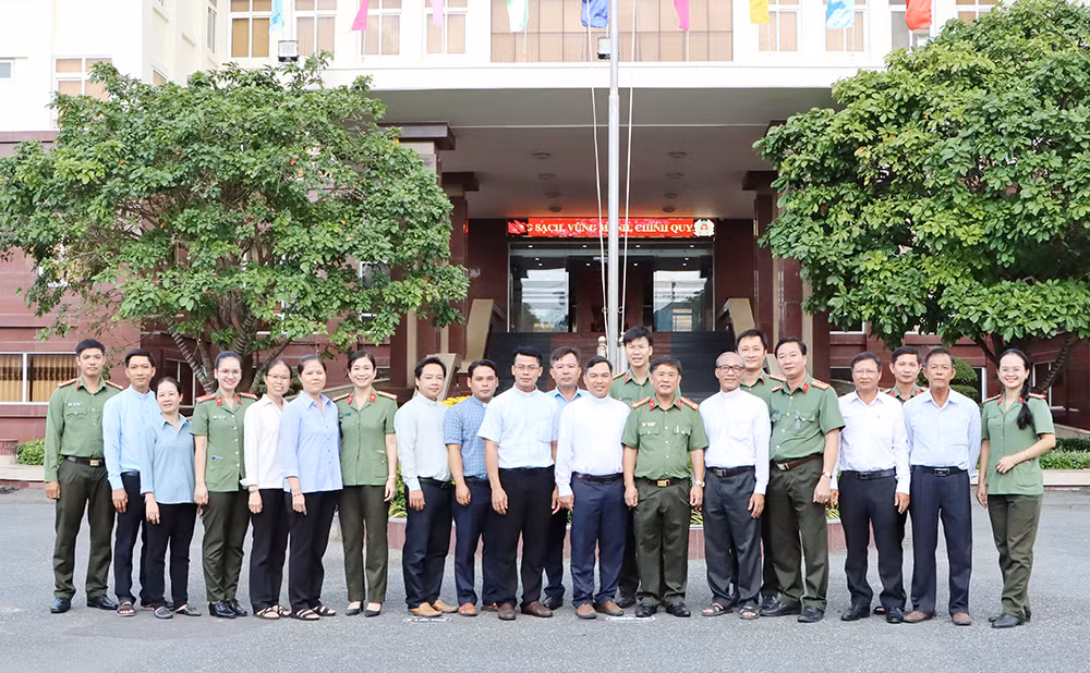 Đồng bào lương, giáo chung tay xây dựng quê hương -3
